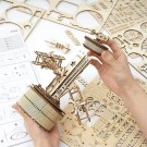 Spilledåse byggesett i tre - Fly karusell thumbnail