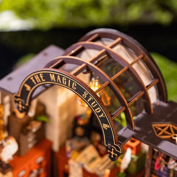 The Magic Study - Byggesett m/ lys - DIY Miniature Room