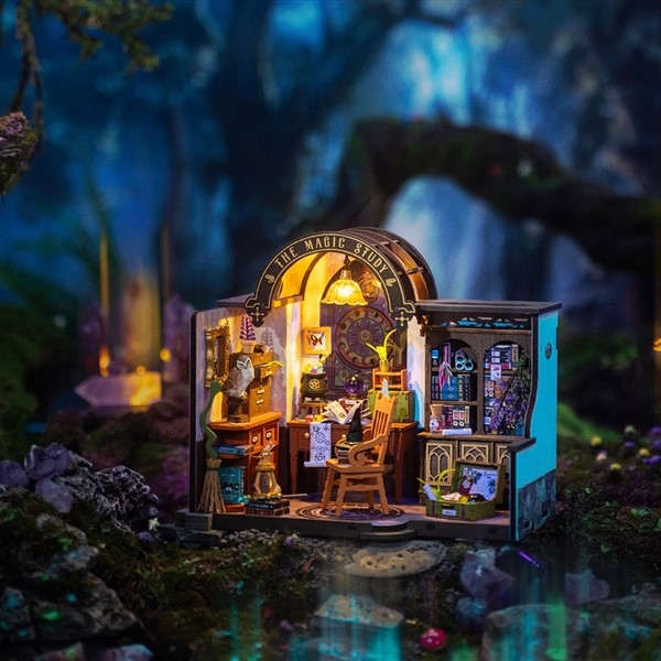 The Magic Study - Byggesett m/ lys - DIY Miniature Room