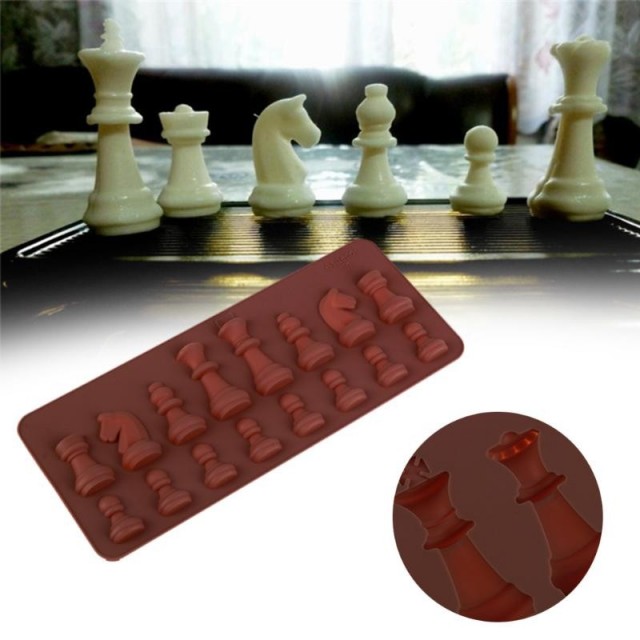 Sjakkbrikker i silikonform
