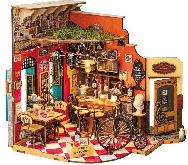 Cheers Bar & Dining - Byggesett i tre - DIY Miniature Room