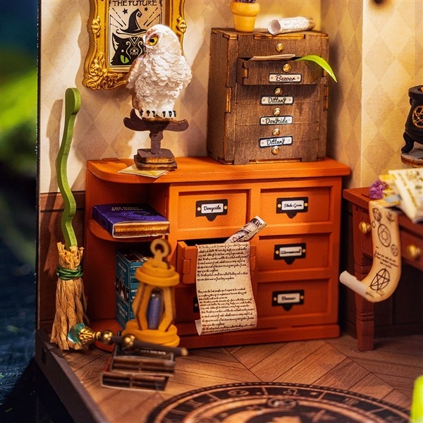 The Magic Study - Byggesett m/ lys - DIY Miniature Room