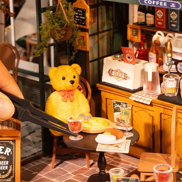 Tipsy Restaurant - Byggesett m/ lys - DIY Miniature Room