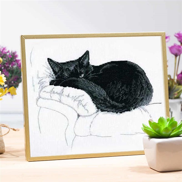 broderipakke - korssting pakke - Svart katt i sofa 18CT