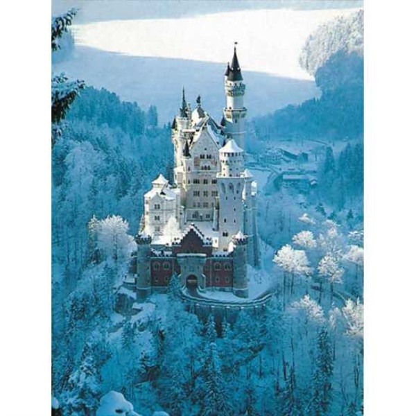 Neuschwanstein castle in winter 1500