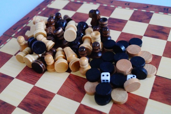 Brettspill i treeske
